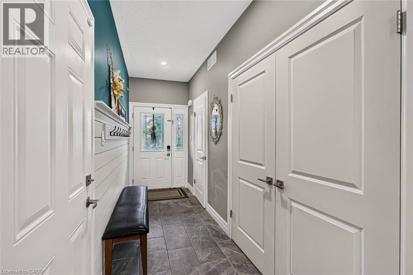 205 VICTORIA Street S — photo 10 of 40