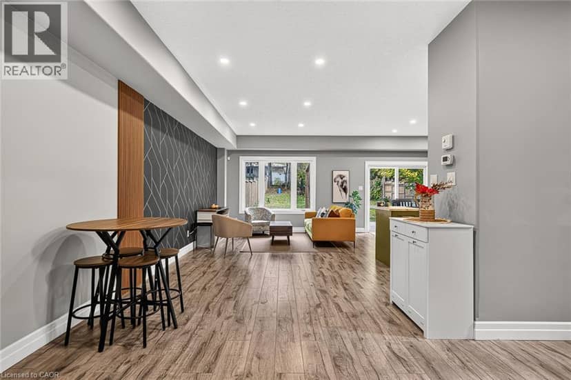 205 VICTORIA Street S — photo 13 of 40
