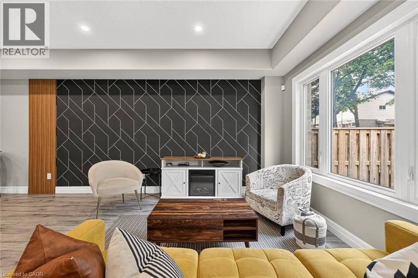 205 VICTORIA Street S — photo 16 of 40