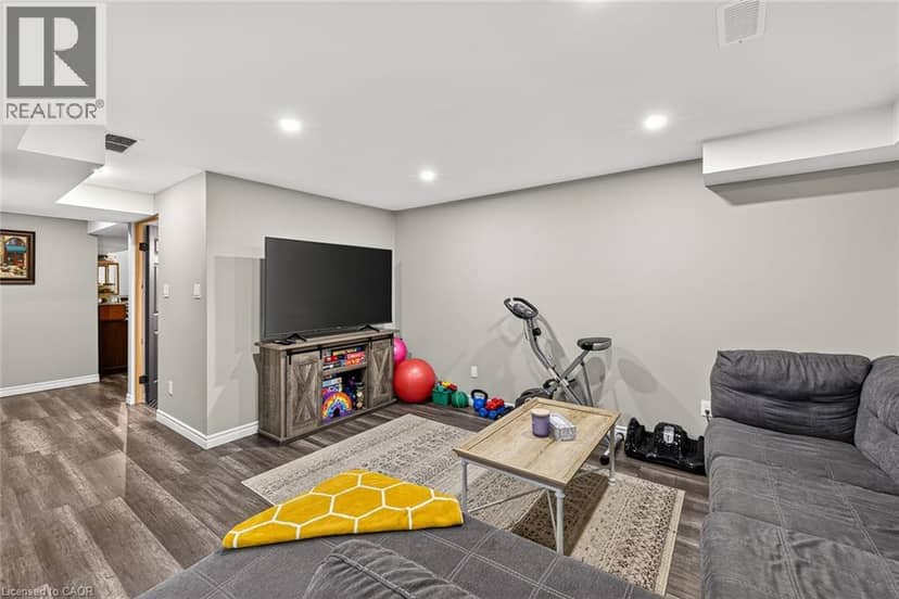 205 VICTORIA Street S — photo 33 of 40