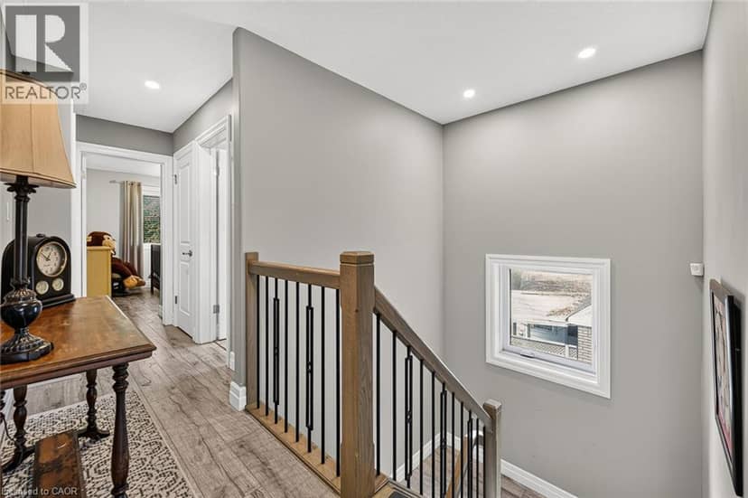 205 VICTORIA Street S — photo 23 of 40