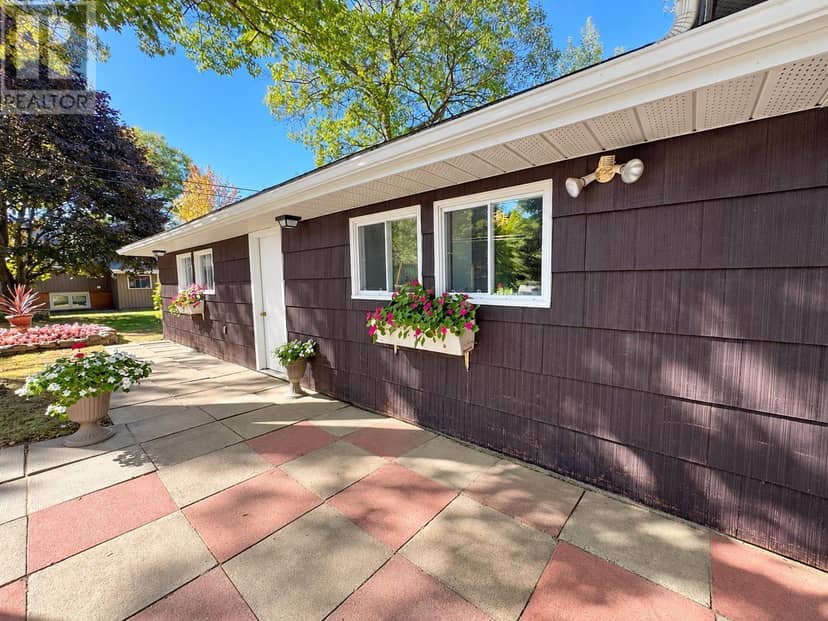 367 Northern Ave. E. — photo 7 of 39