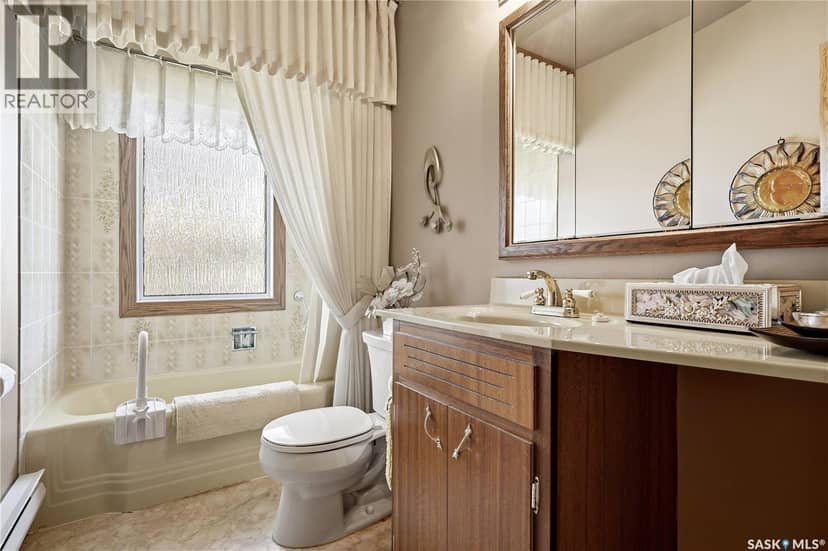 2354 Harvey STREET — photo 17 of 40