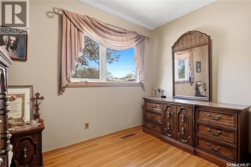2354 Harvey STREET — photo 18 of 40
