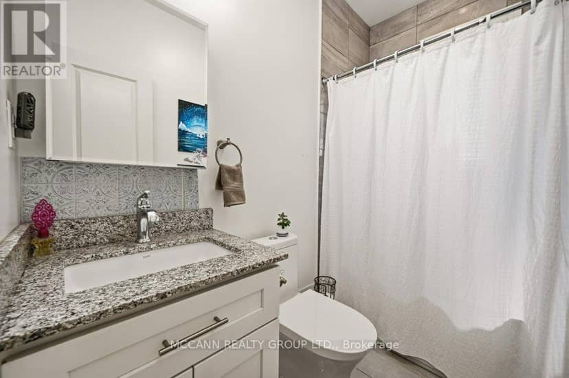 124 Scarboro Crescent — photo 37 of 40