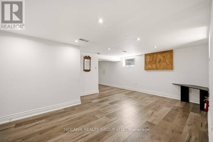 124 Scarboro Crescent — photo 39 of 40