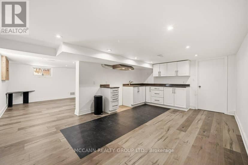 124 Scarboro Crescent — photo 40 of 40