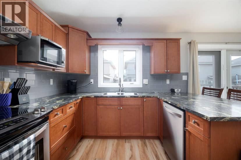 177 Swanson Crescent — photo 9 of 40