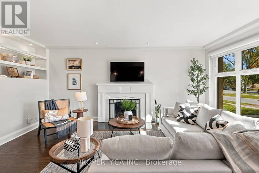 67 Rossburn Drive, Toronto, photo 2