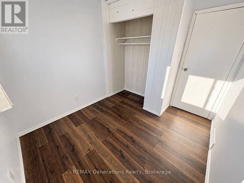 490 Lanark Crescent — photo 11 of 19