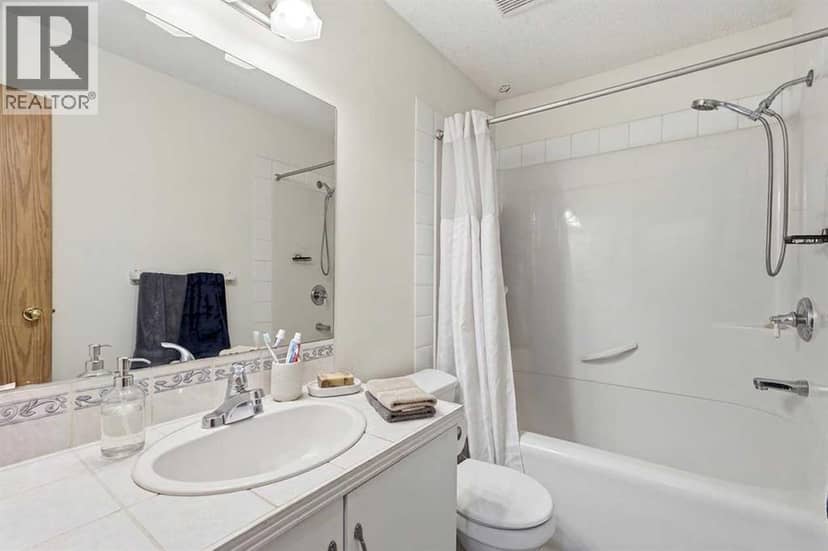 271 Erin Meadow Close SE — photo 12 of 26