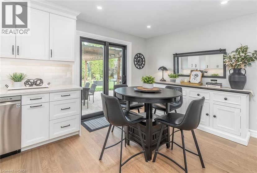90 SURREY Drive — photo 13 of 32