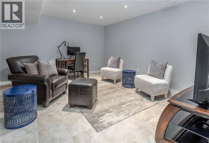90 SURREY Drive — photo 26 of 32