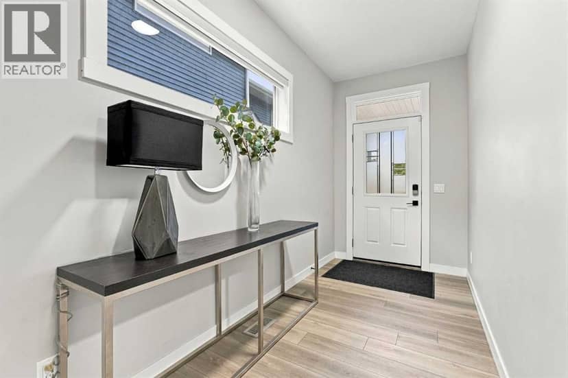70 Creekside Avenue SW, Calgary, photo 2