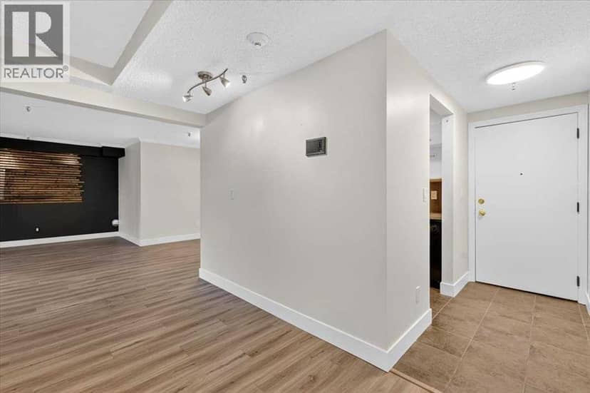 108, 647 1 Avenue NE — photo 33 of 40