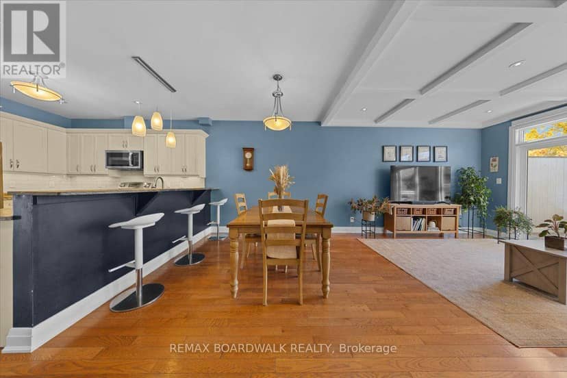 131 Elizabeth Street — photo 16 of 40