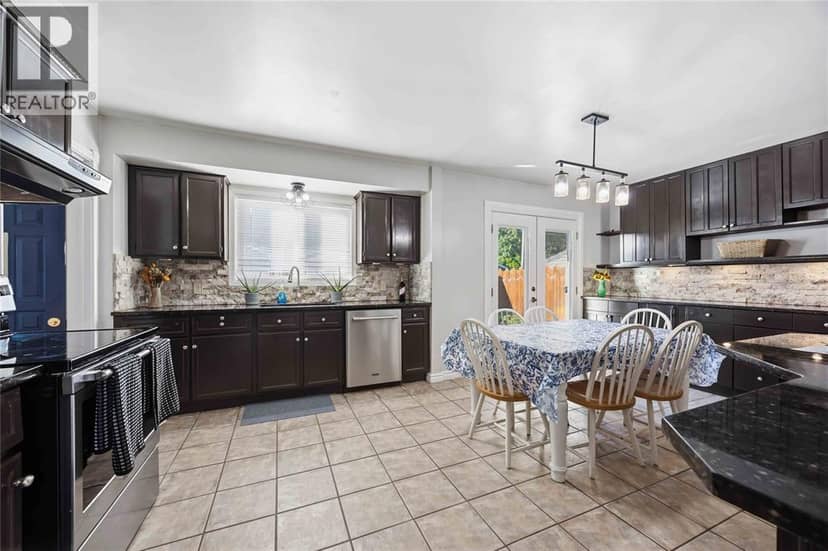 315 Brentwood CRESCENT — photo 14 of 35