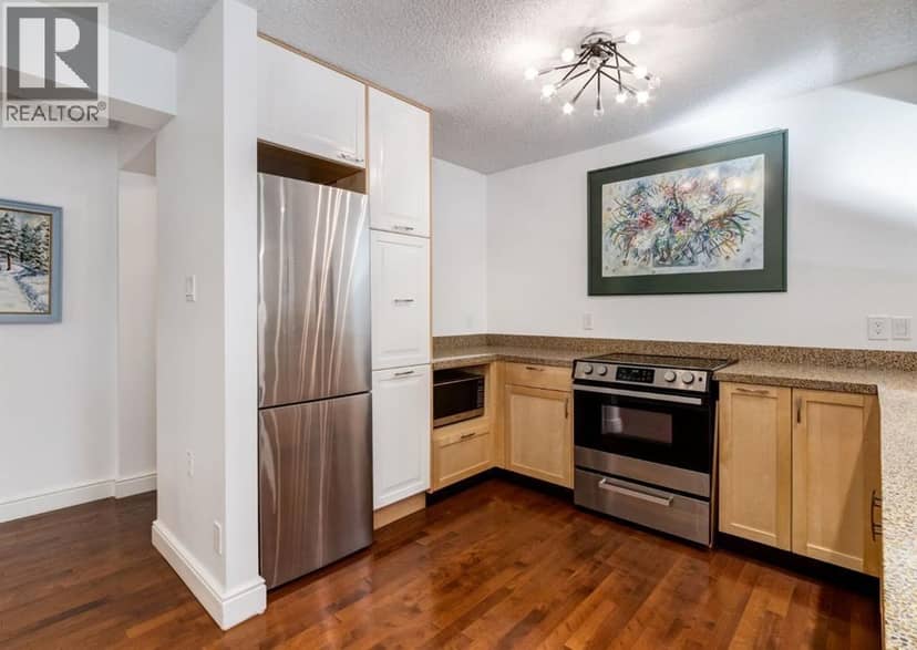 8402, 400 Eau Claire Avenue SW — photo 10 of 38