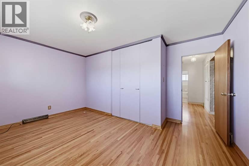 8252 7 Street SW — photo 19 of 40