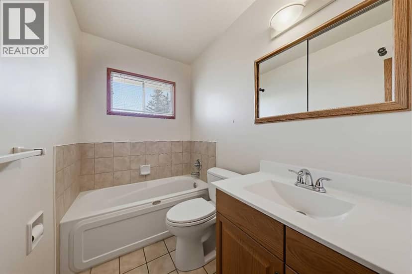 8252 7 Street SW — photo 23 of 40