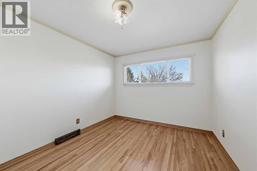 8252 7 Street SW — photo 24 of 40