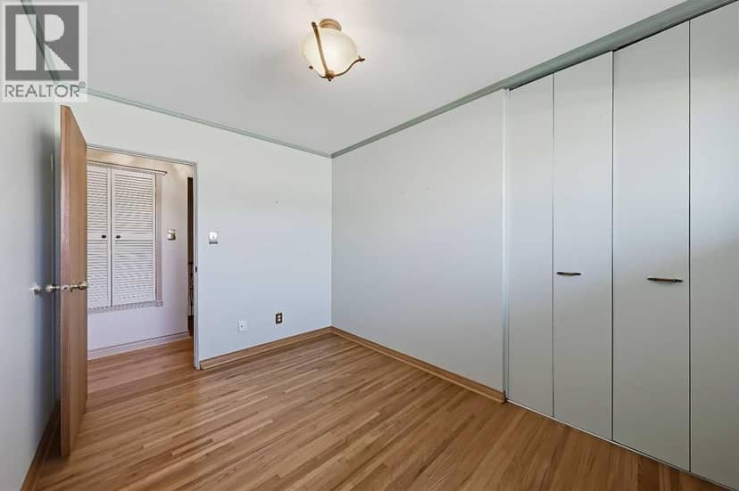 8252 7 Street SW — photo 22 of 40