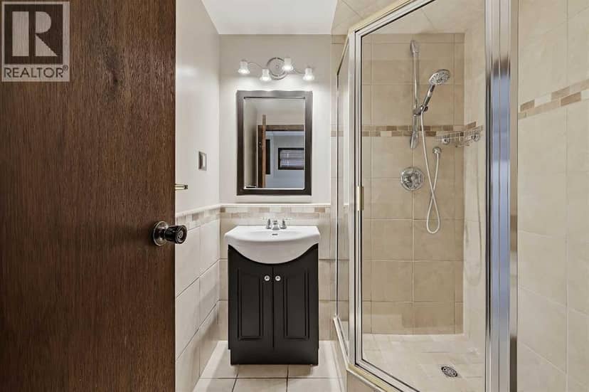 8252 7 Street SW — photo 35 of 40