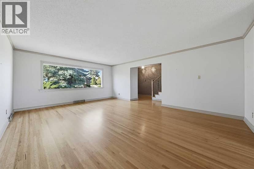 8252 7 Street SW — photo 14 of 40