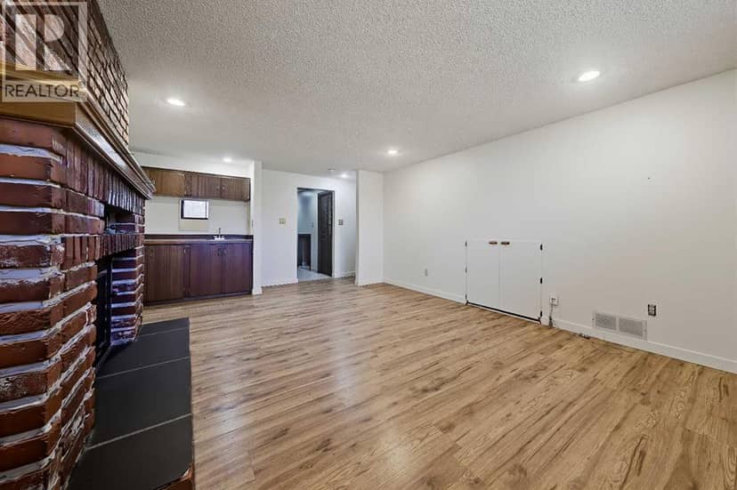 8252 7 Street SW — photo 30 of 40