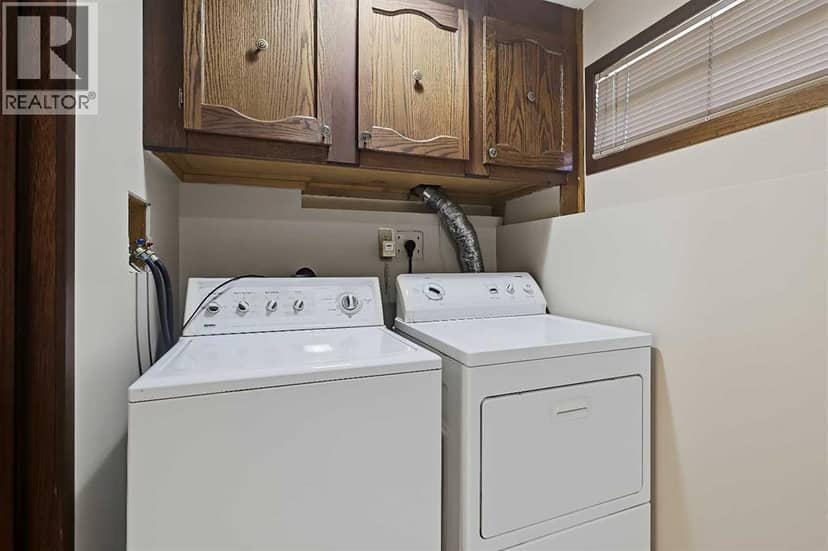 8252 7 Street SW — photo 34 of 40
