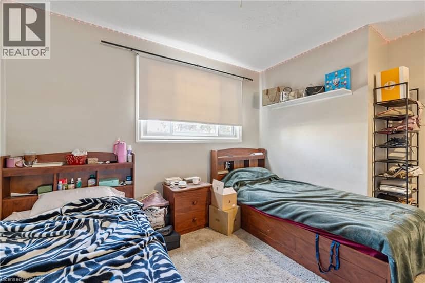 490 QUEEN VICTORIA Drive — photo 12 of 40