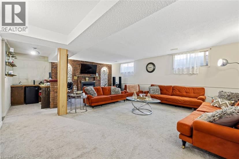 490 QUEEN VICTORIA Drive — photo 16 of 40