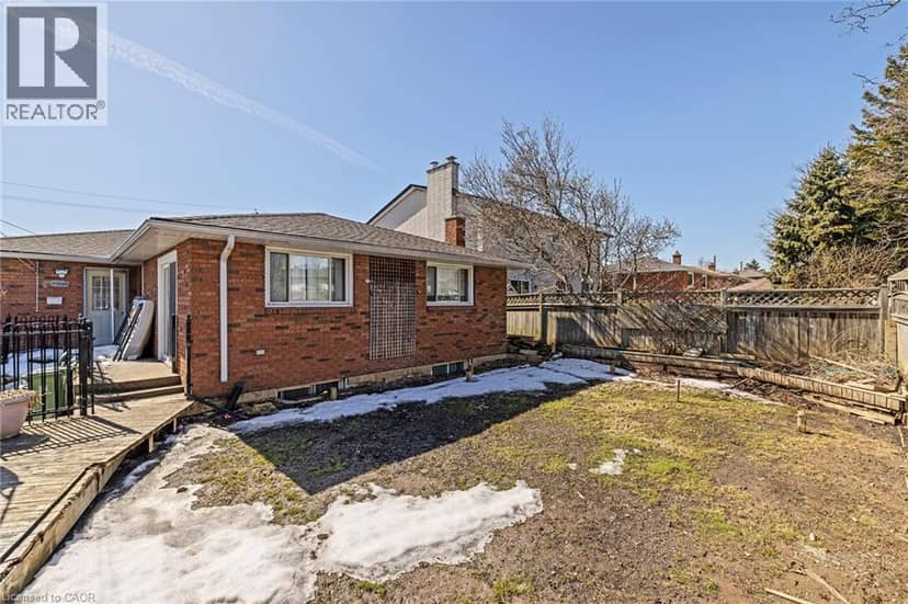 490 QUEEN VICTORIA Drive — photo 13 of 40