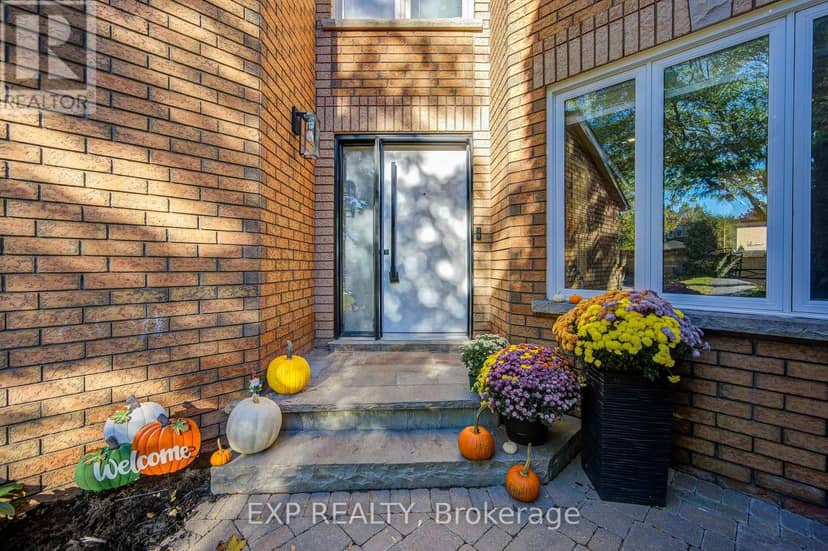 779 McLaren Street, Newmarket, photo 2