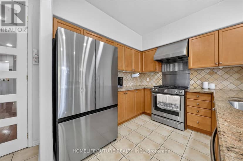 24 Medley Crescent — photo 14 of 40
