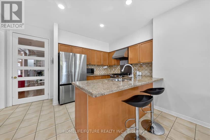 24 Medley Crescent — photo 15 of 40