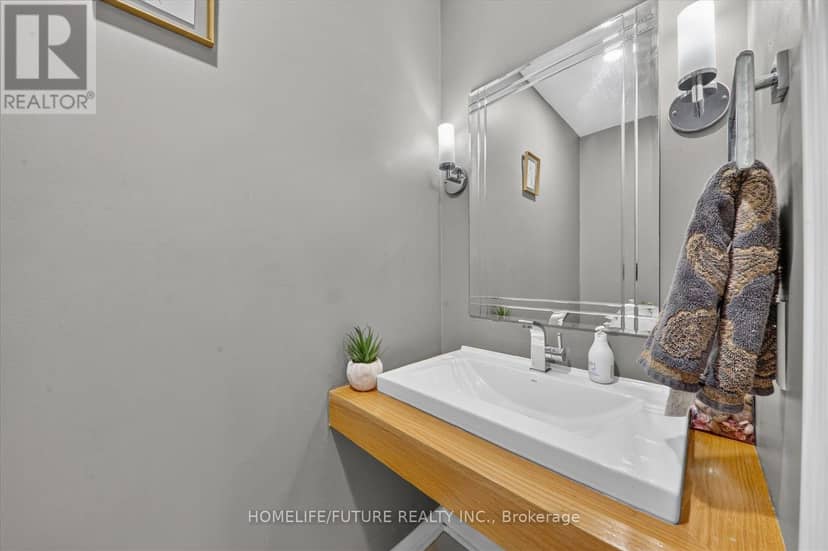 24 Medley Crescent — photo 21 of 40