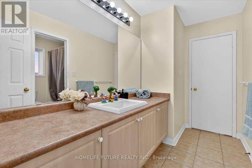 24 Medley Crescent — photo 32 of 40