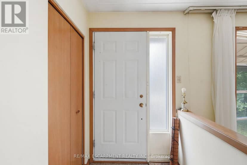 44 McDonald Court, Hamilton, photo 4
