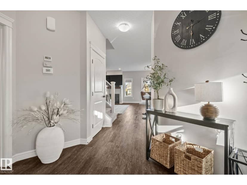 25 McLean Co, Leduc, photo 2