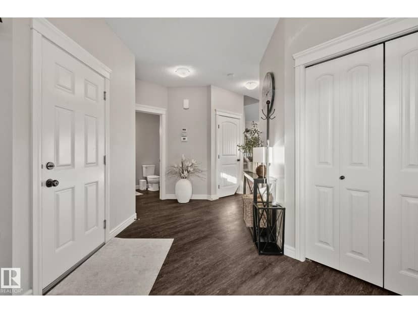 25 McLean Co, Leduc, photo 3