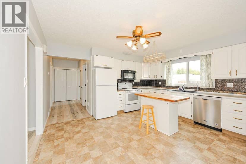 5117 49 Street — photo 11 of 40