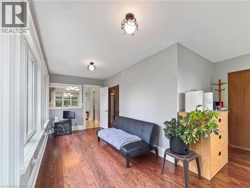138 COCKSHUTT Road — photo 10 of 40