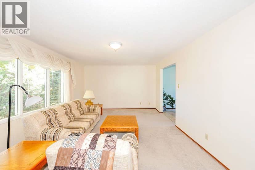 5907 43 Avenue, Camrose, photo 4