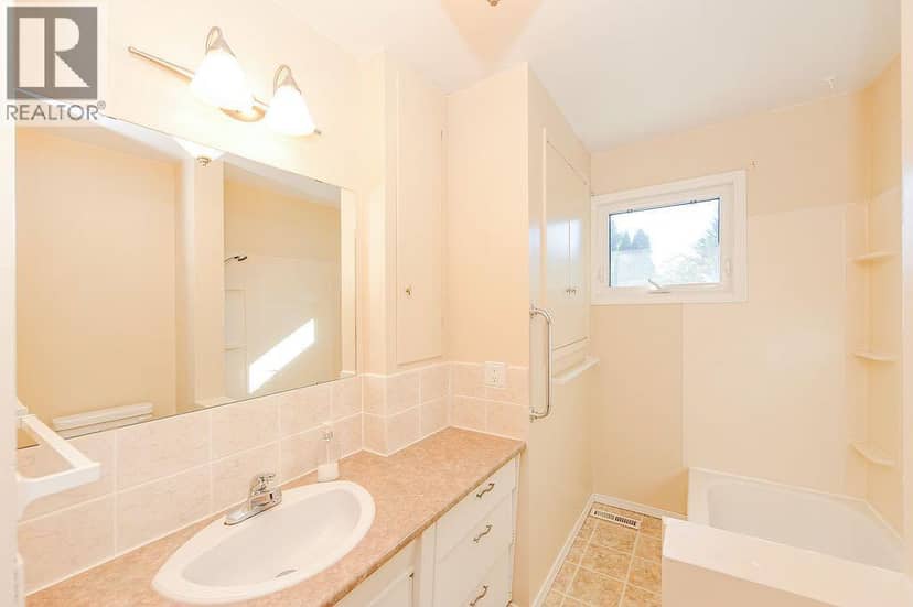 5907 43 Avenue — photo 15 of 40