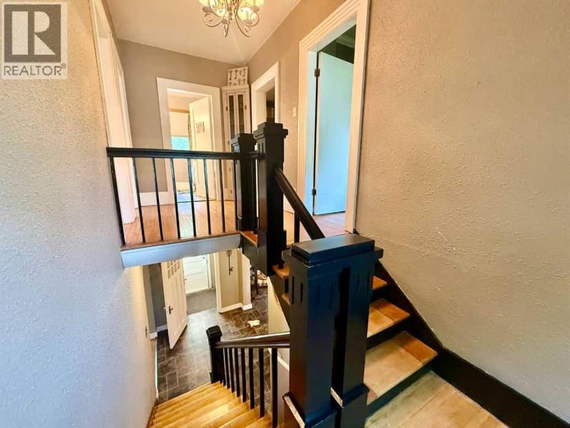 5107 46 Street — photo 11 of 37