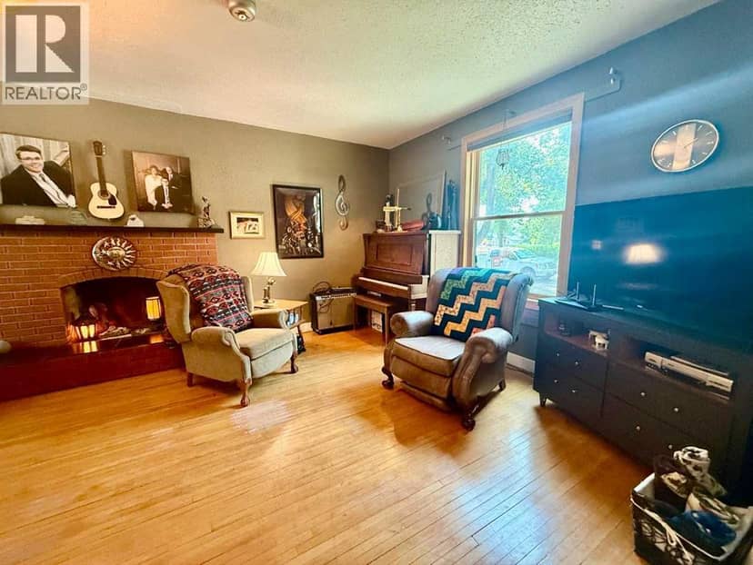 5107 46 Street — photo 23 of 37