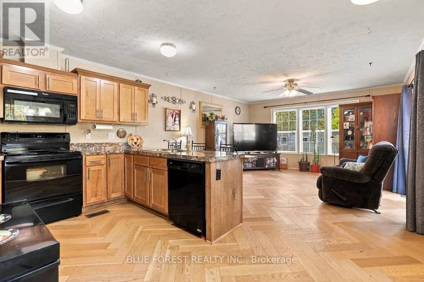 41 - 3100 Dorchester Road — photo 13 of 37