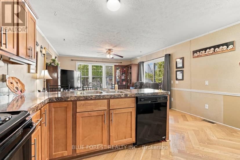 41 - 3100 Dorchester Road — photo 15 of 37