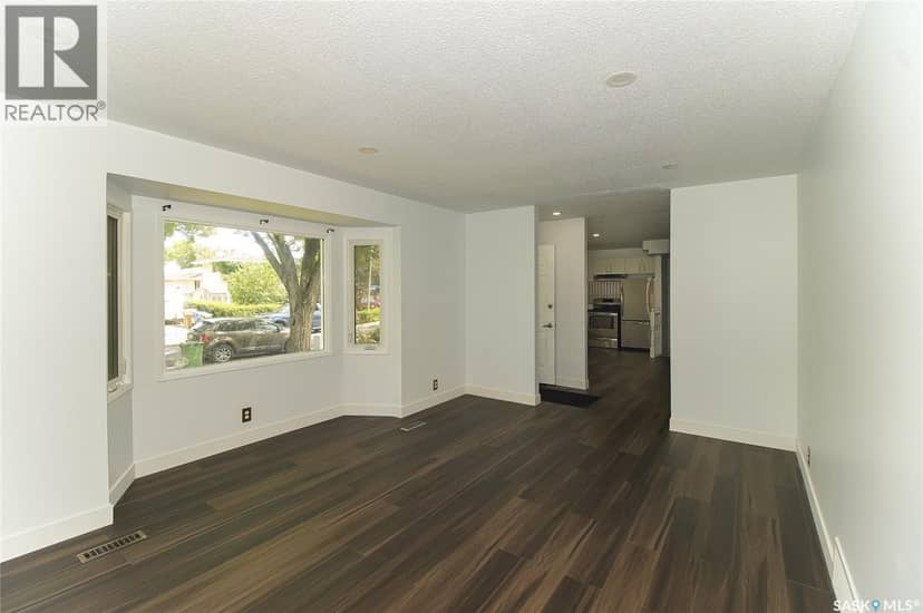 61 Bannister AVENUE — photo 9 of 36